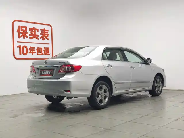 Toyota Corolla 2013 Special Edition 1.8L CVT Ultimate Cool GL-i — фото 2