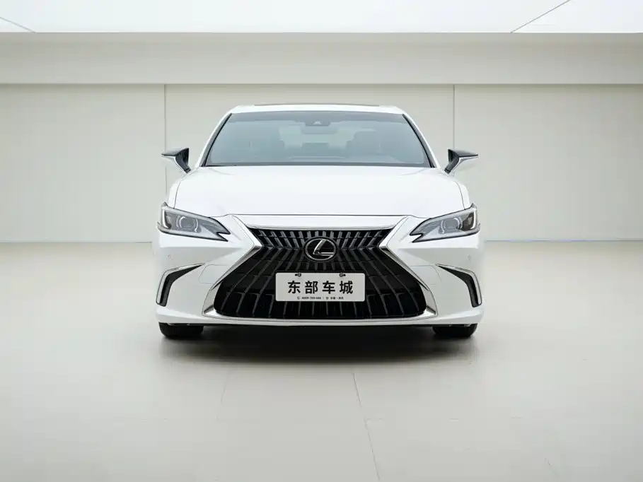 Фото 2 - Lexus ES