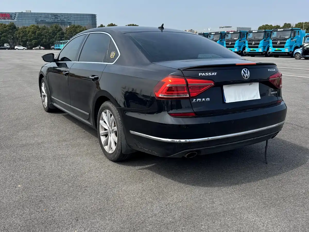 Volkswagen Passat 2017 330TSI DSG Prestige фото 9