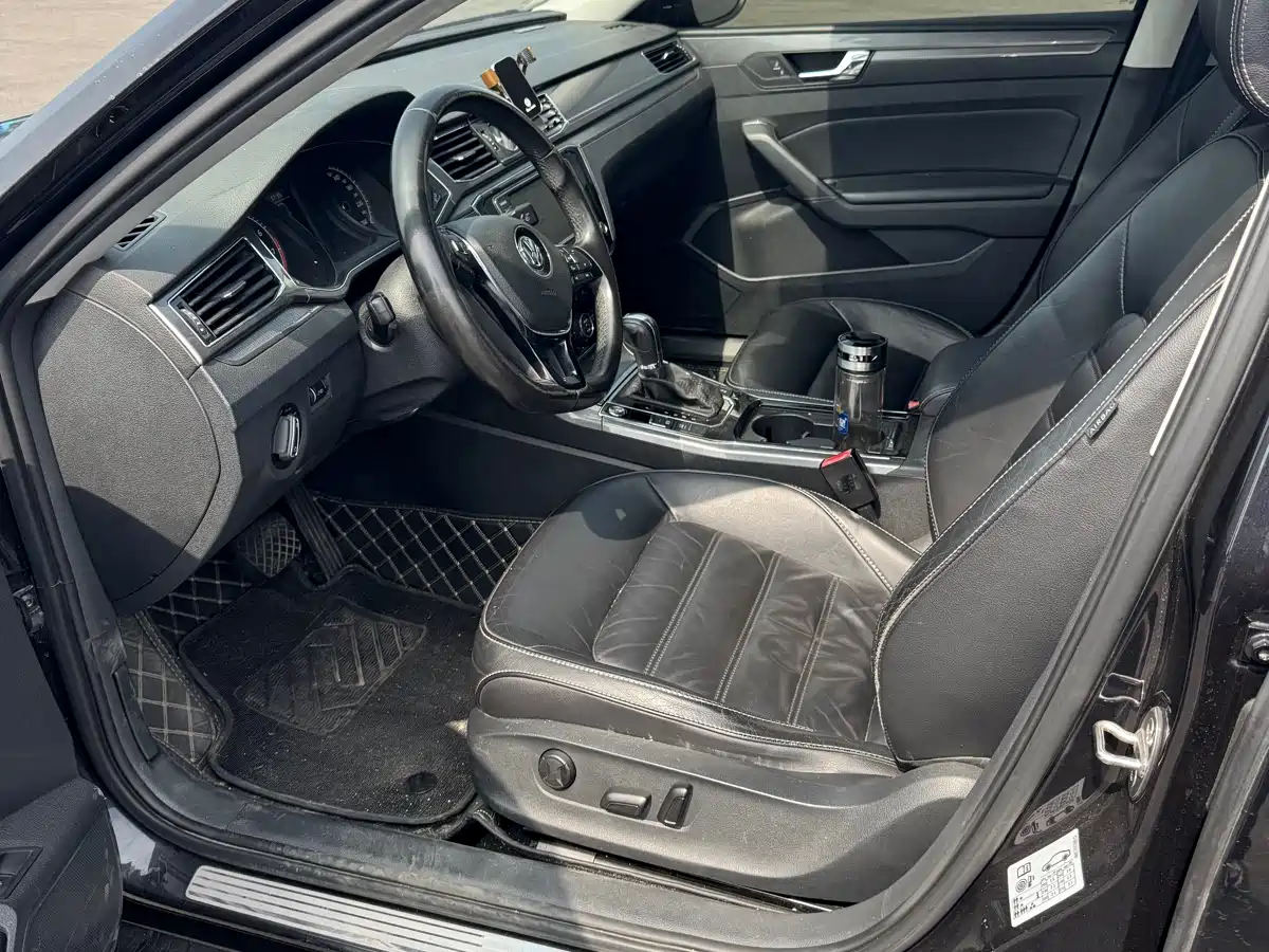 Volkswagen Passat 2017 330TSI DSG Prestige фото 4