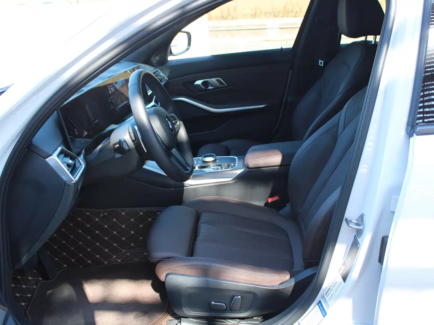 BMW 3 Series 2024 325i M Sport Shadowline Package фото 22