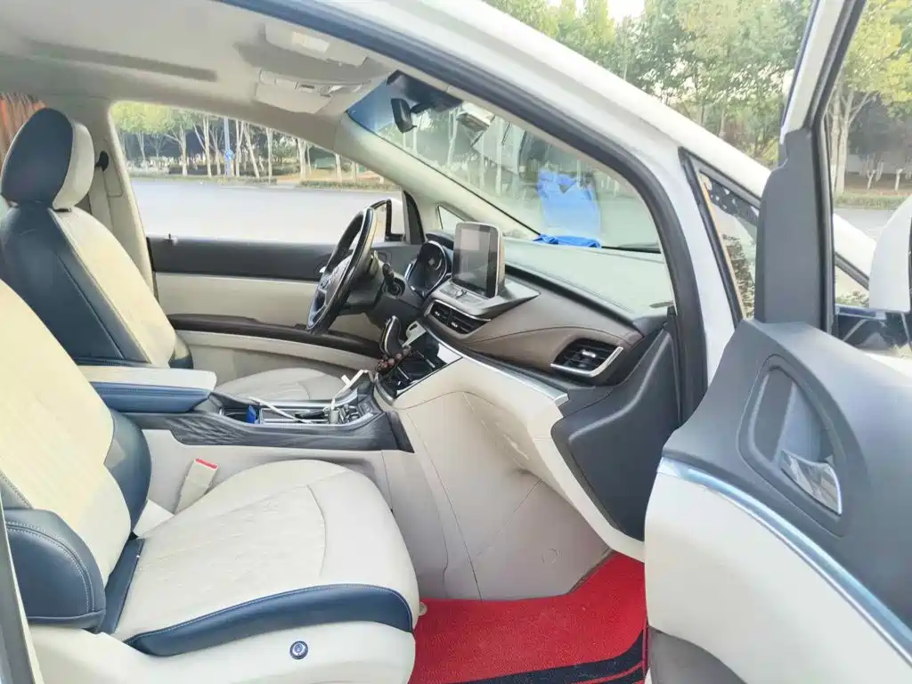 Фото 13 - Buick GL8