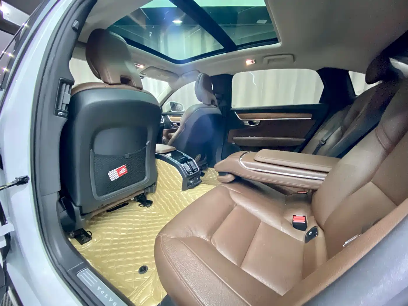 Фото 14 - Volvo S90