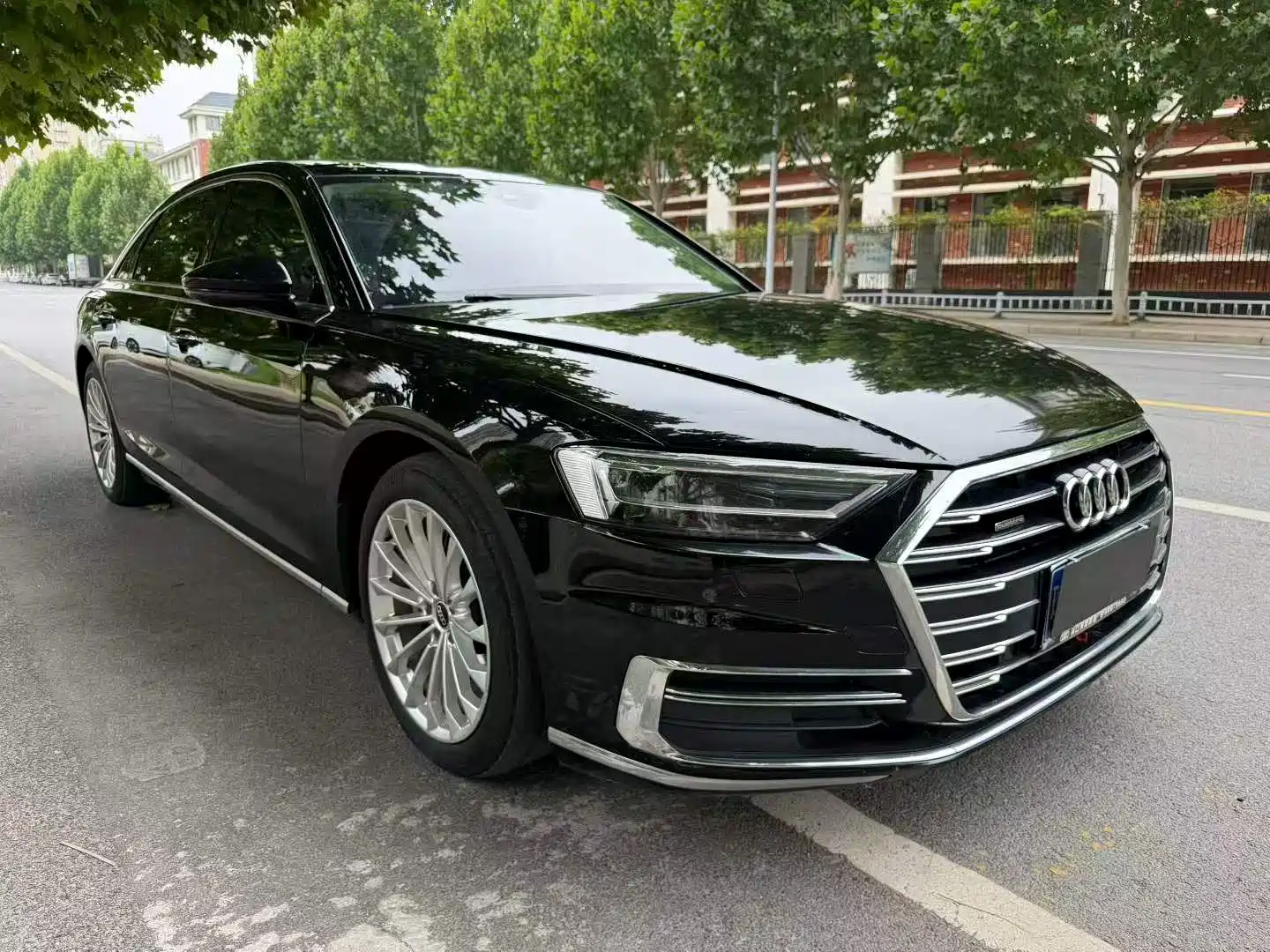 Фото 3 - Audi A8
