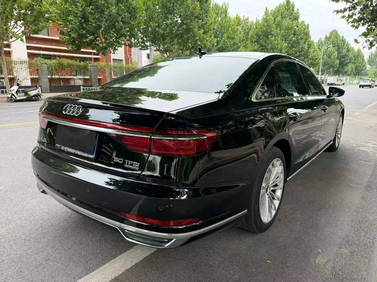 Фото 9 - Audi A8
