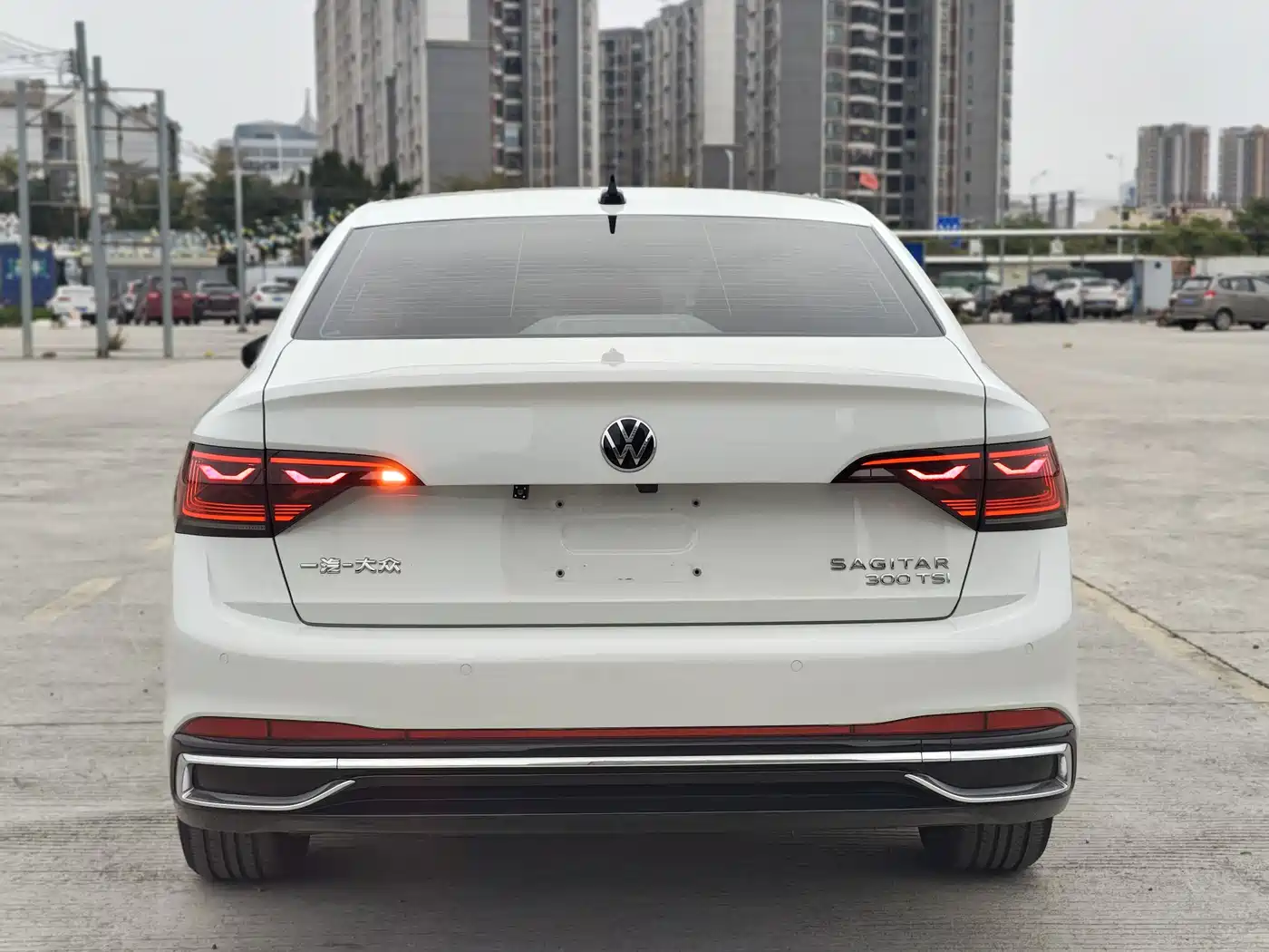 Volkswagen Sagitar 2023 300TSI DSG Surpassing Edition фото 9