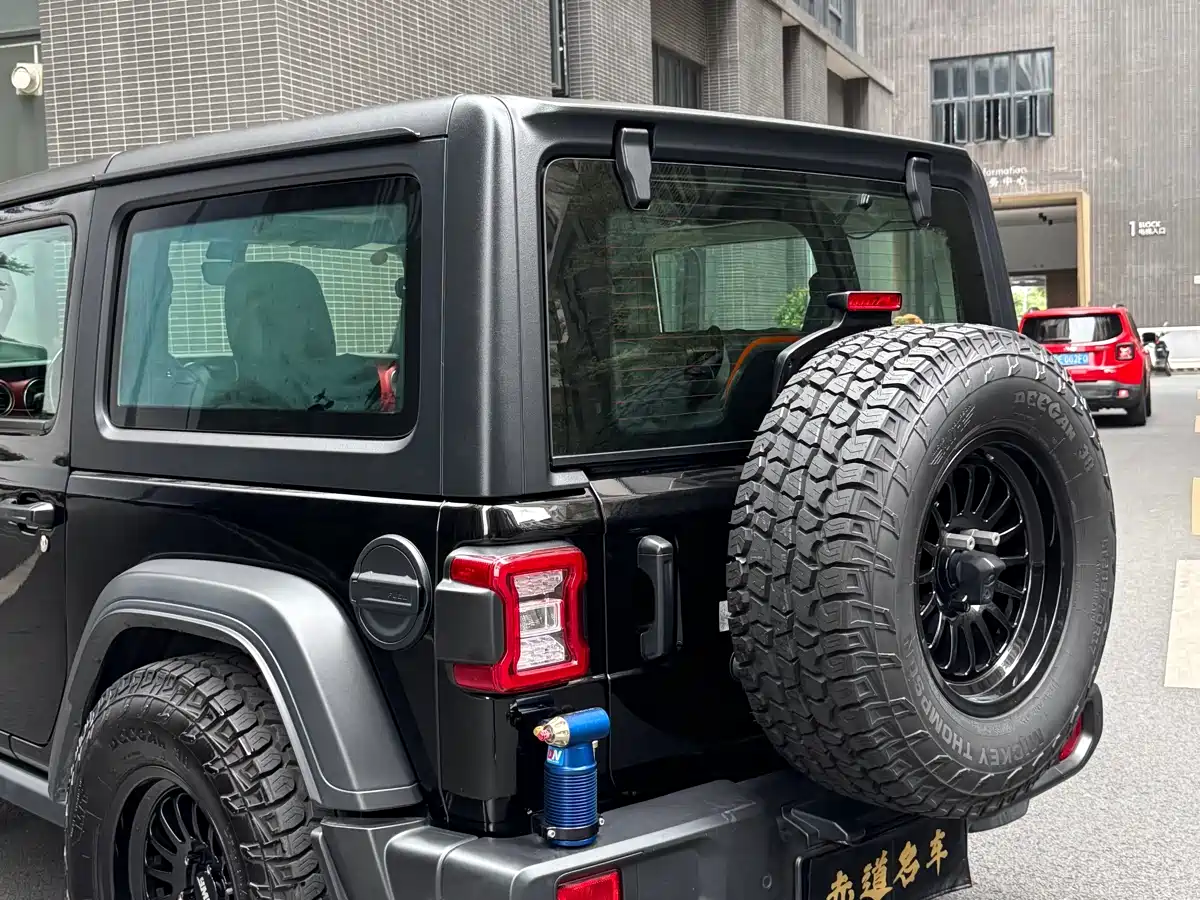 Фото 9 - Jeep Wrangler