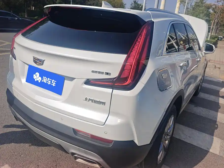 صورة 3 - Cadillac XT4