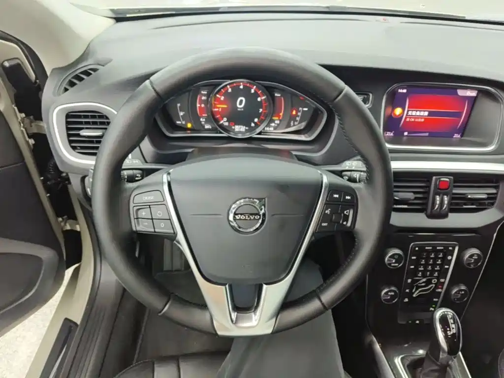 صورة 11 - Volvo V40