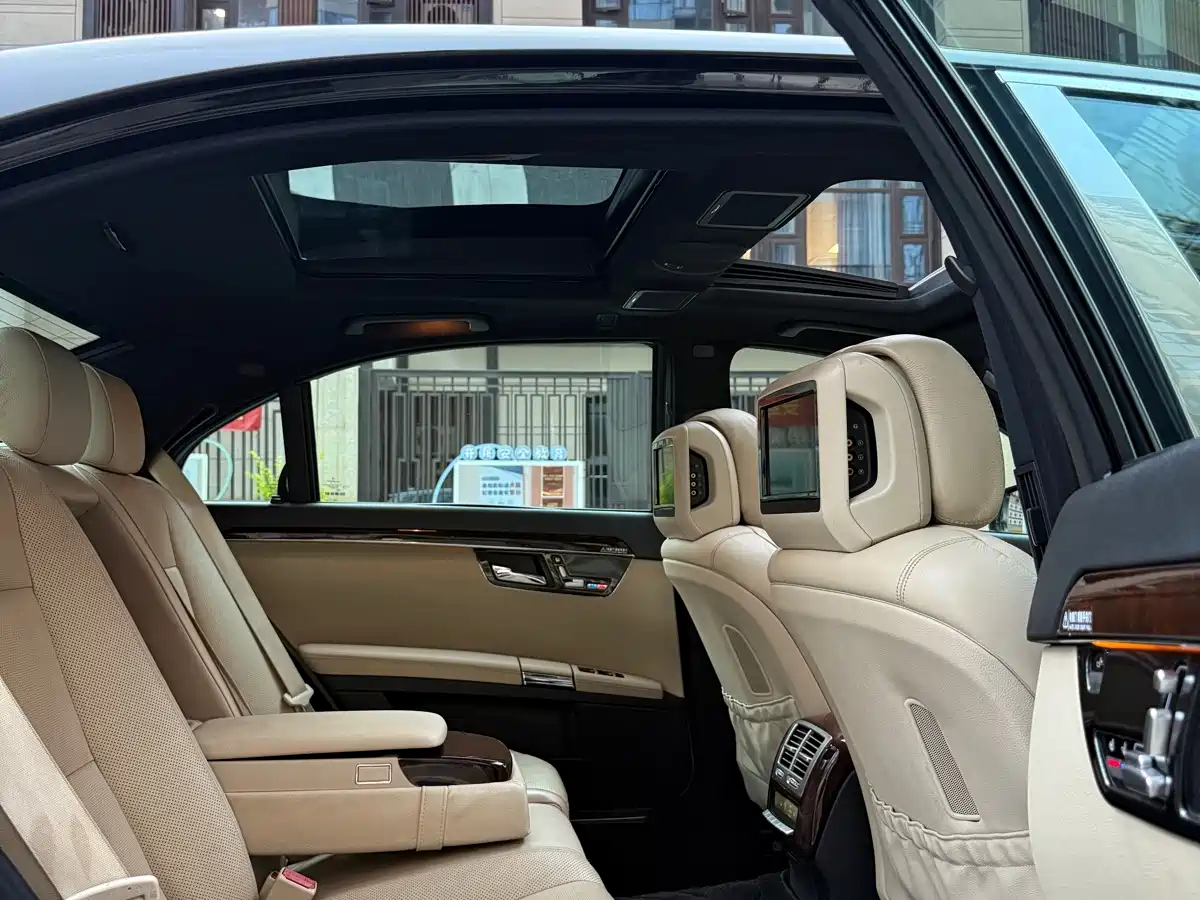 Фото 11 - Mercedes-Benz S-Class