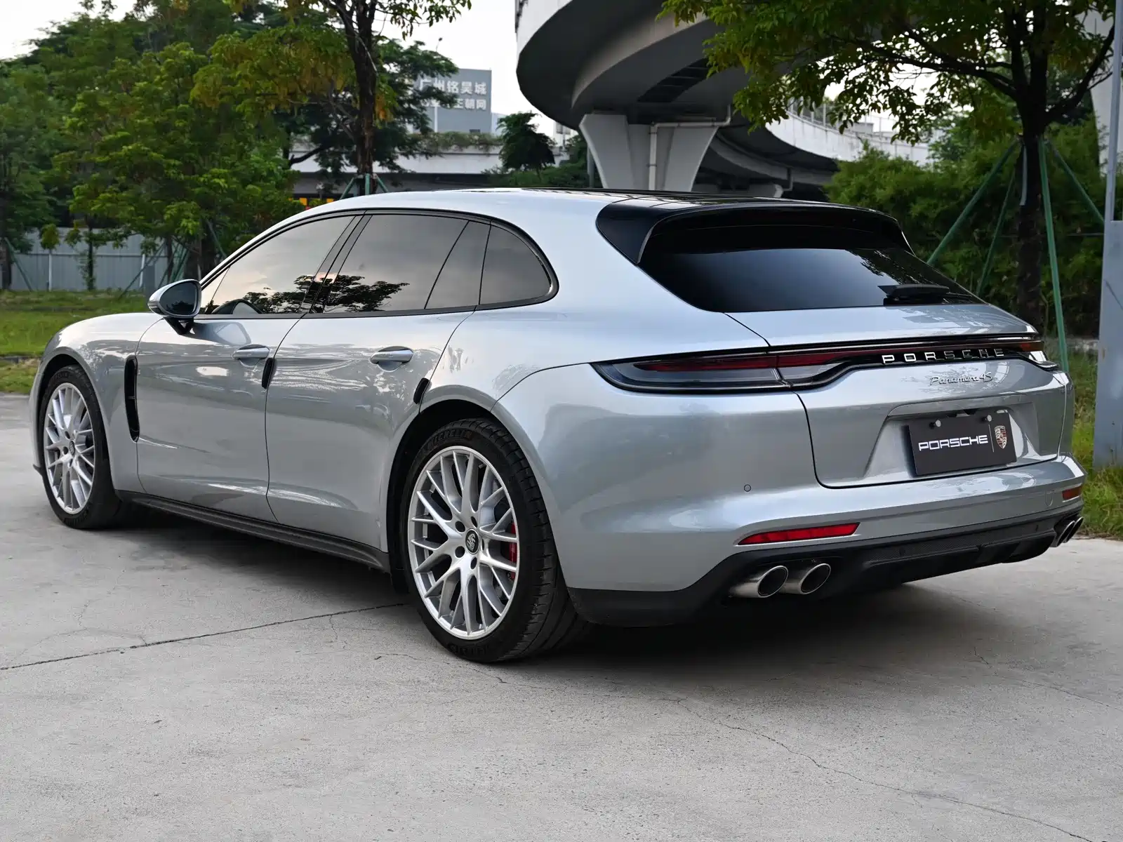 Photo 5 - Porsche Panamera
