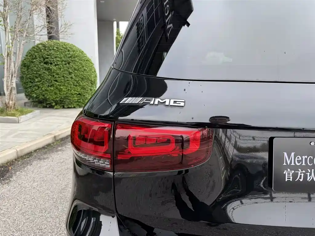 MERCEDES-BENZ GLB AMG