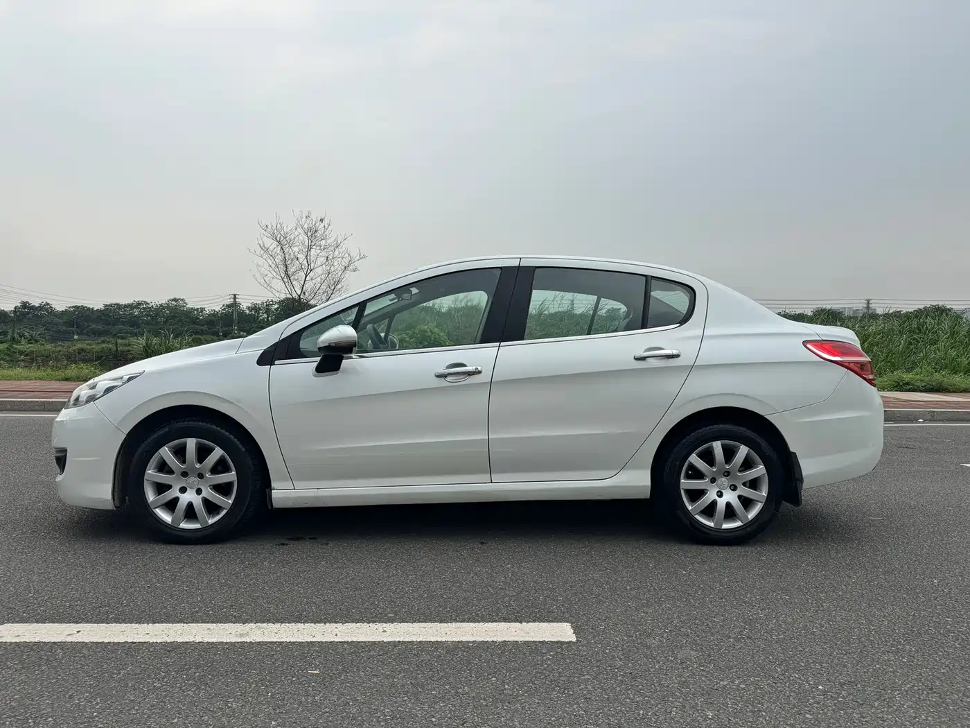 Peugeot 308 2014 Model Joy Edition Classic 1.6L Automatic Superior Style фото 21