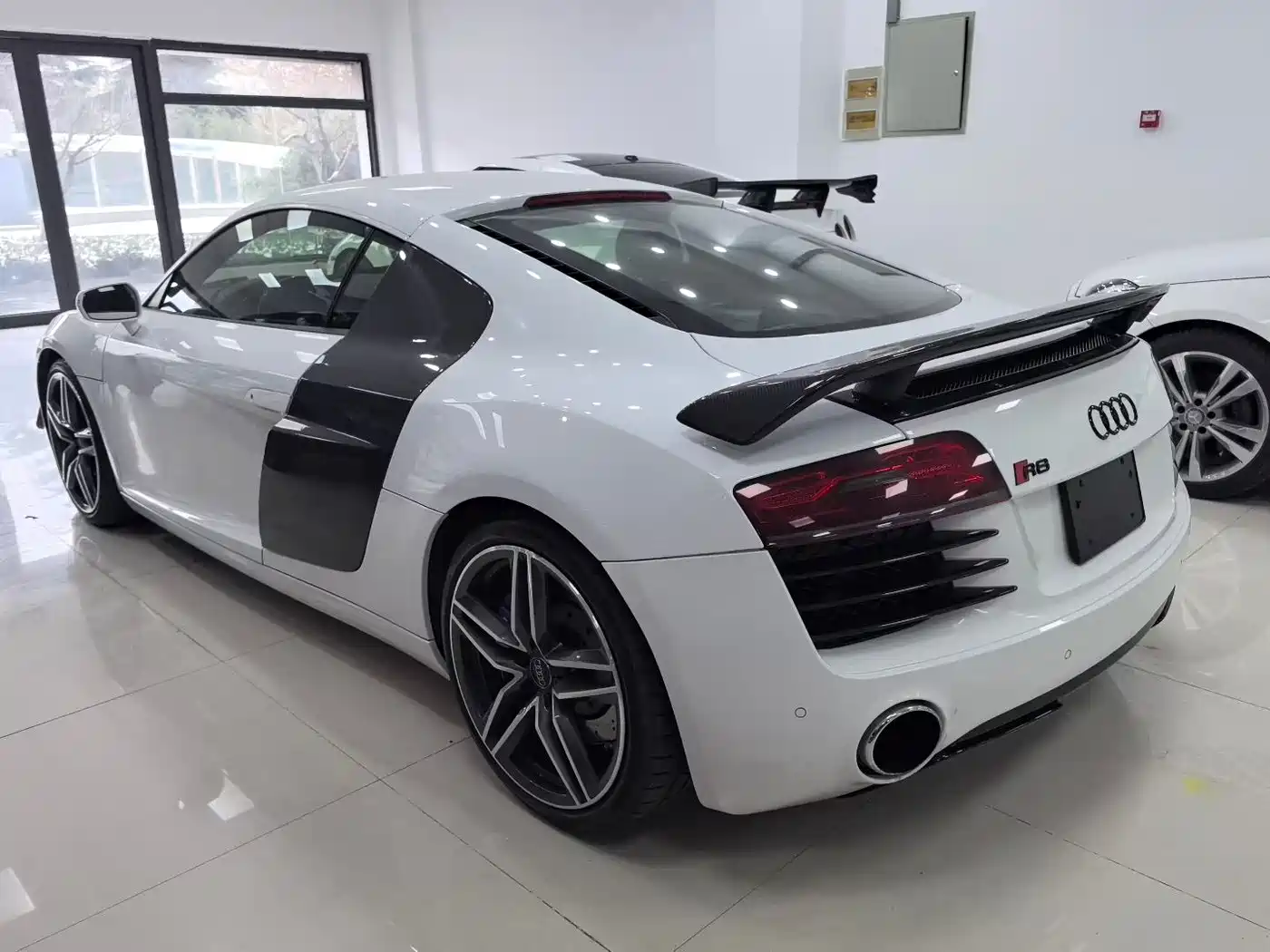 Audi R8 2014 4.2 FSI quattro фото 3