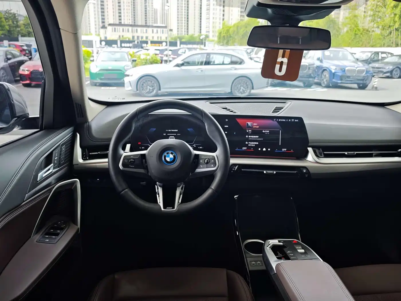 BMW iX1 2025 eDrive25L M Sport Package фото 8