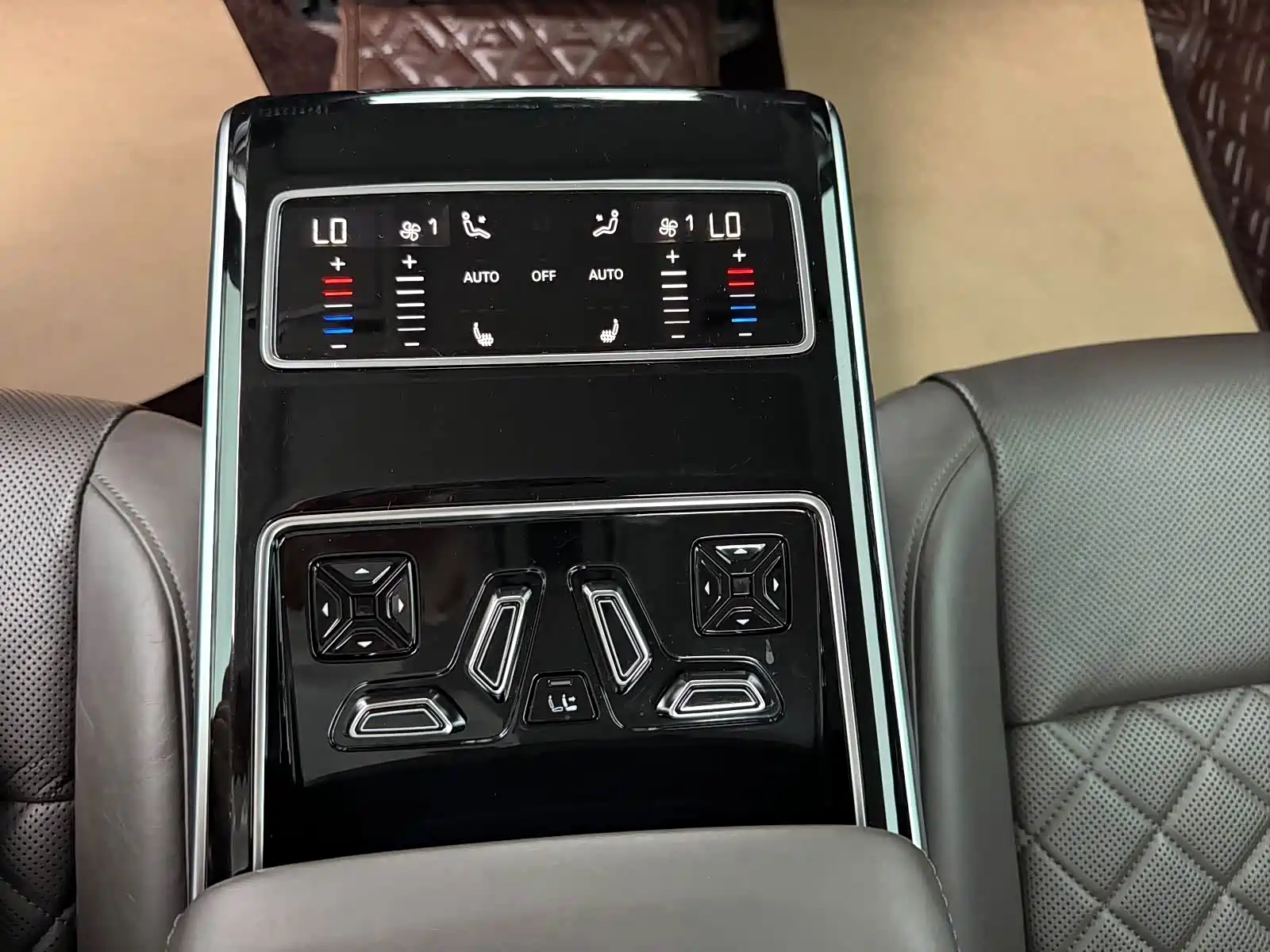 Фото 16 - Audi A8