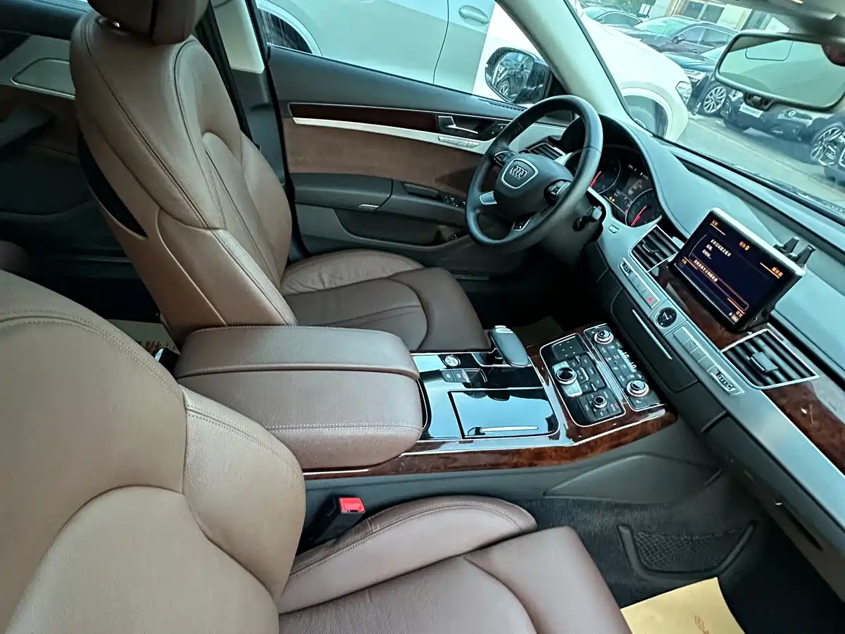 Audi A8 2013 A8L 45 TFSI quattro Comfort фото 5