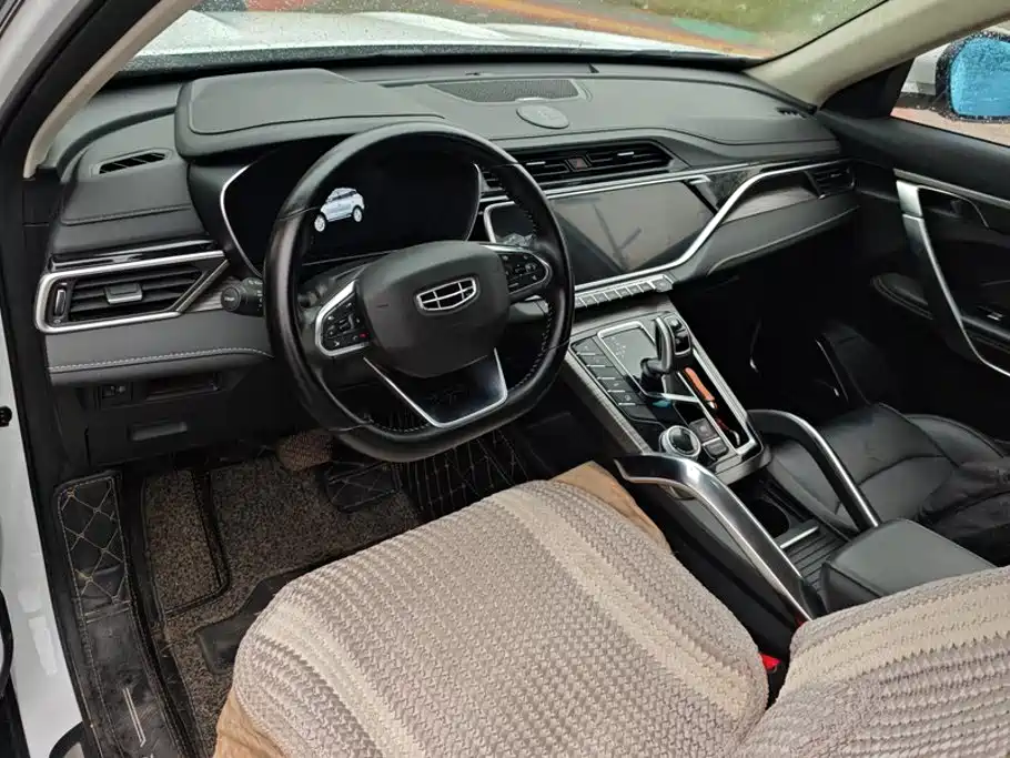 Photo 12 - Geely Atlas
