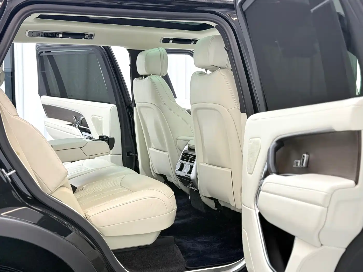 Land Rover Range Rover 2024 2023 3.0 L6 400PS Golden Age 7-Seater Long Wheelbase