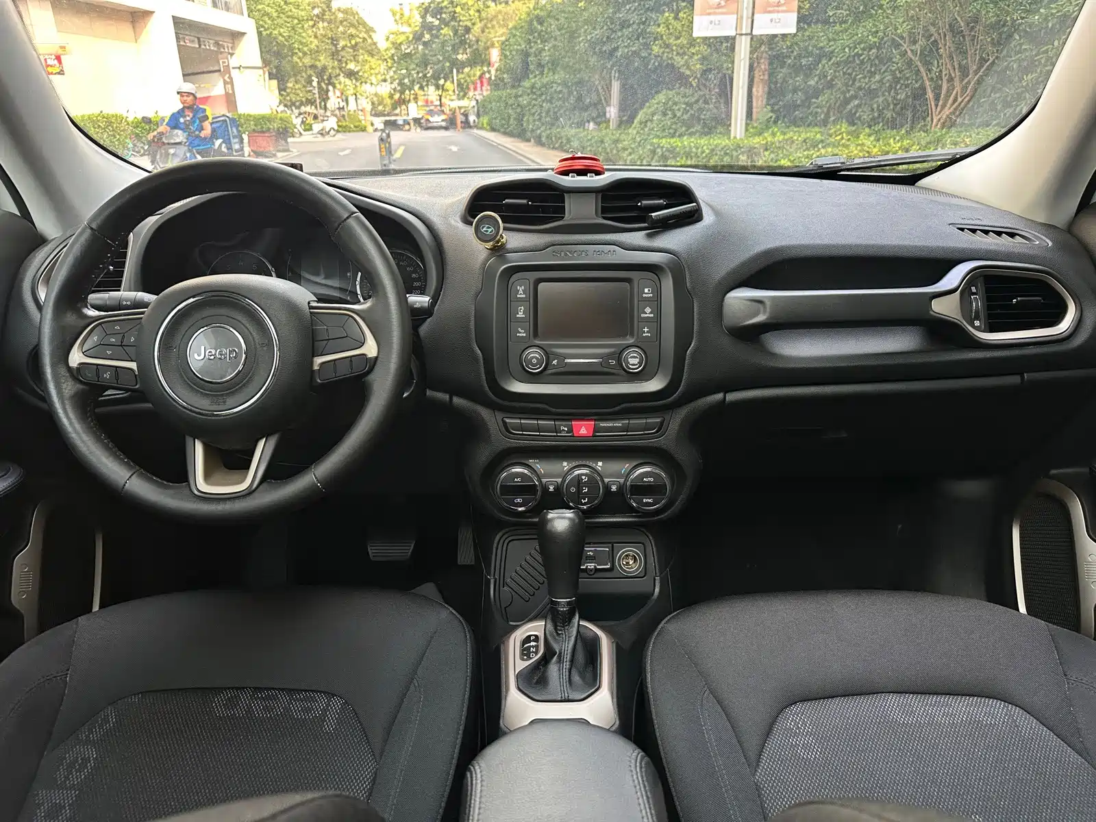 Фото 11 - Jeep Renegade