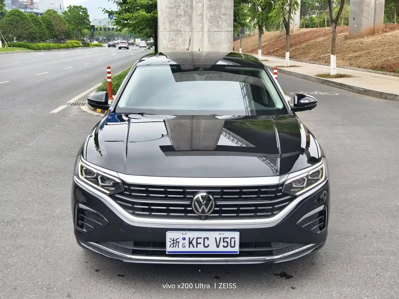 Volkswagen Passat 2023 330TSI Luxury Edition фото 2