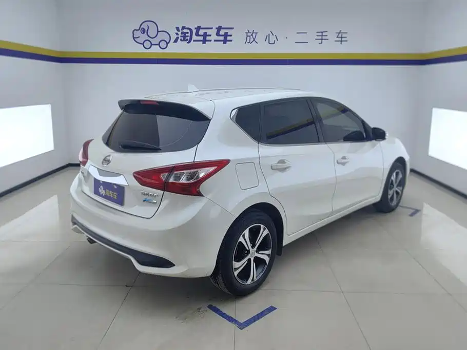 Фото 3 - Nissan Tiida