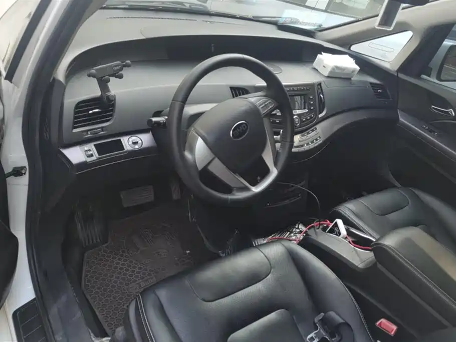 BYD e6