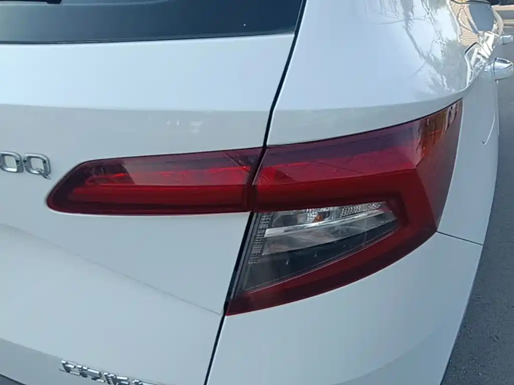 Фото 8 - Škoda Karoq