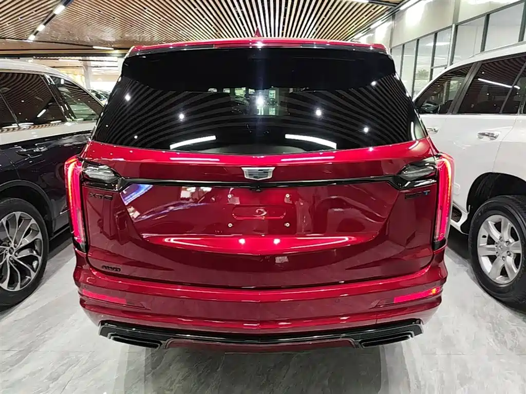 CADILLAC XT6