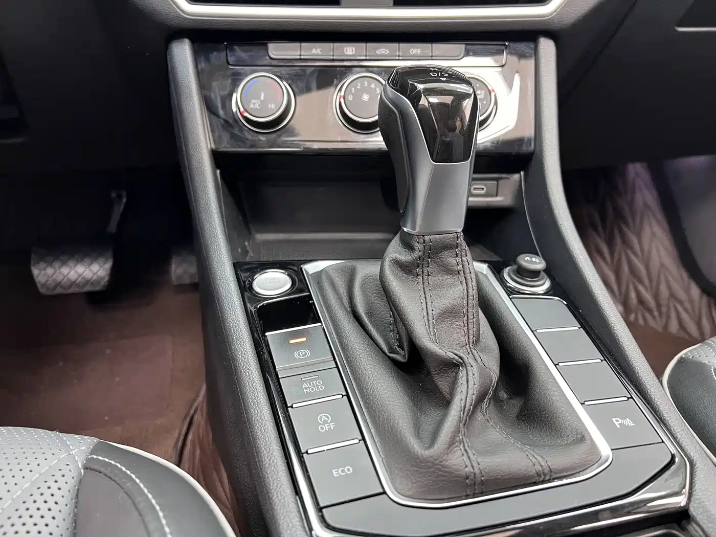 Volkswagen Sagitar 2023 300TSI DSG Surpassing Edition фото 12