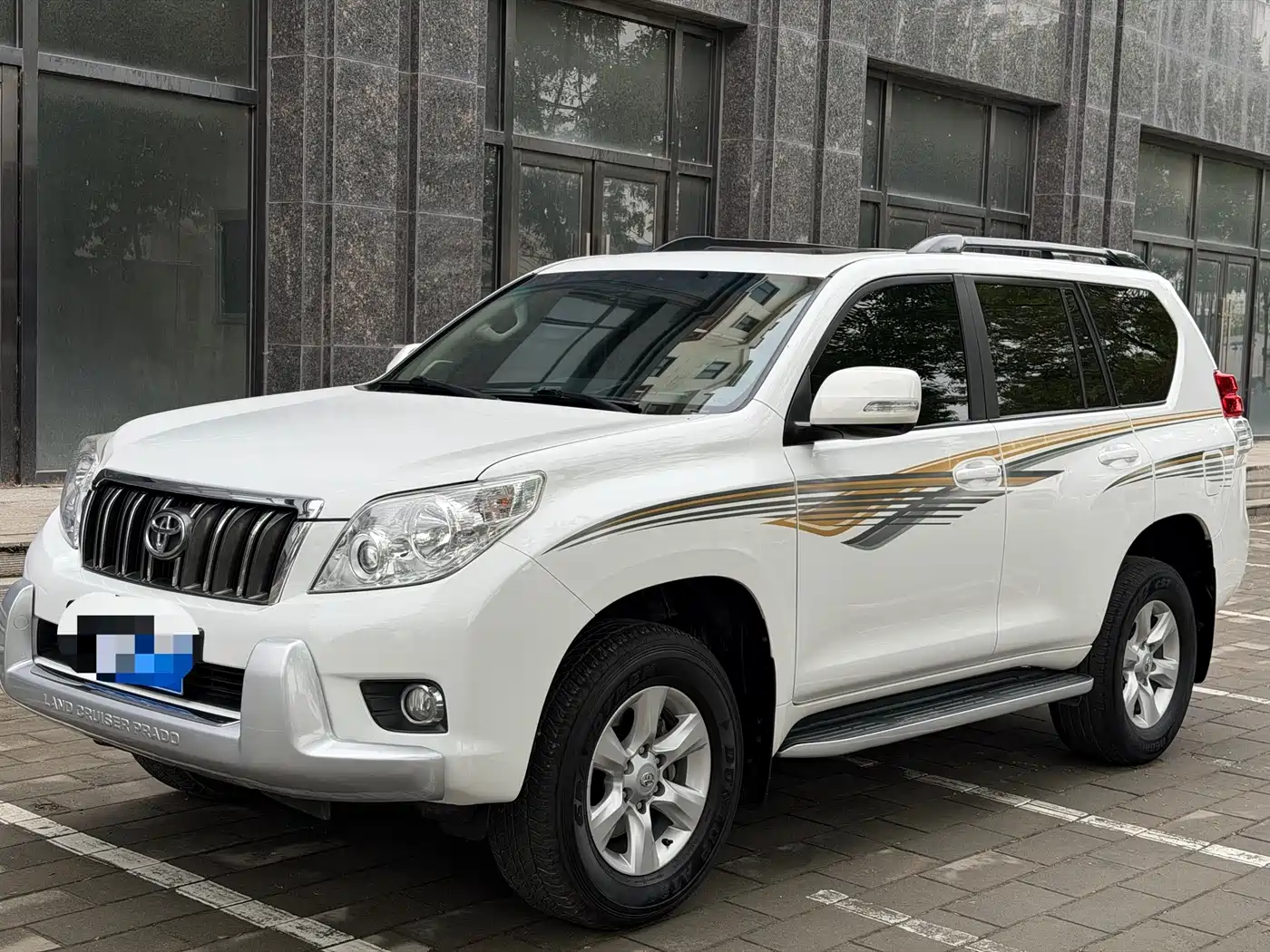Toyota Prado 2010 4.0L Automatic TX-L фото 4