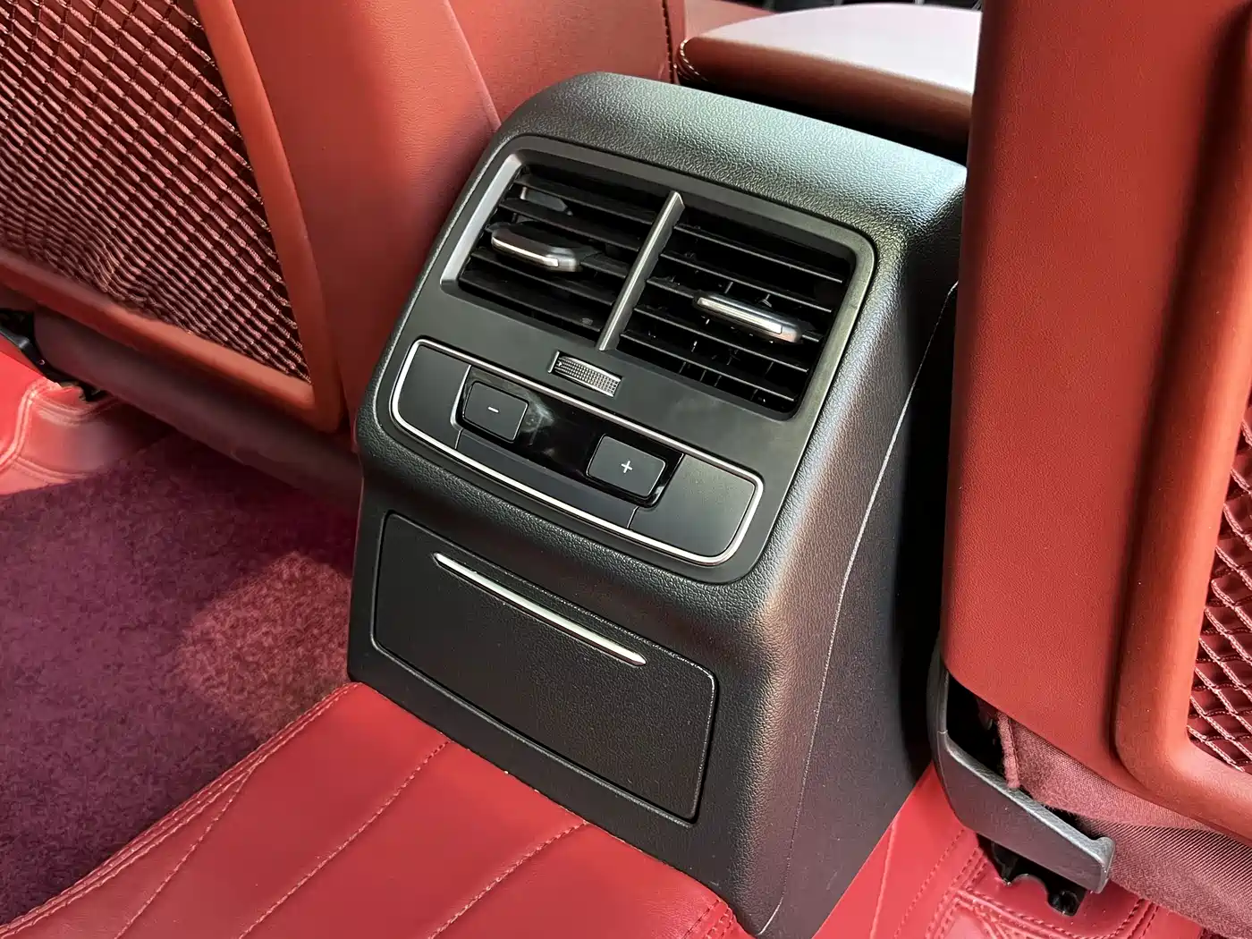 Audi A4L 2025 2025 2 Million Celebration Edition 40 TFSI Luxury Dynamic