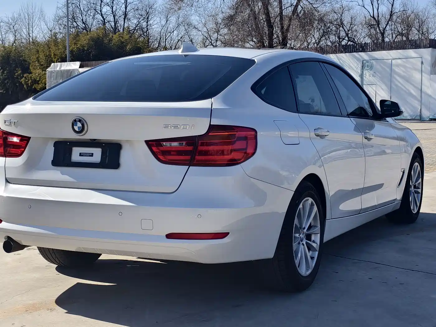 BMW 3 Series GT 2013 Model 320i Leading фото 7