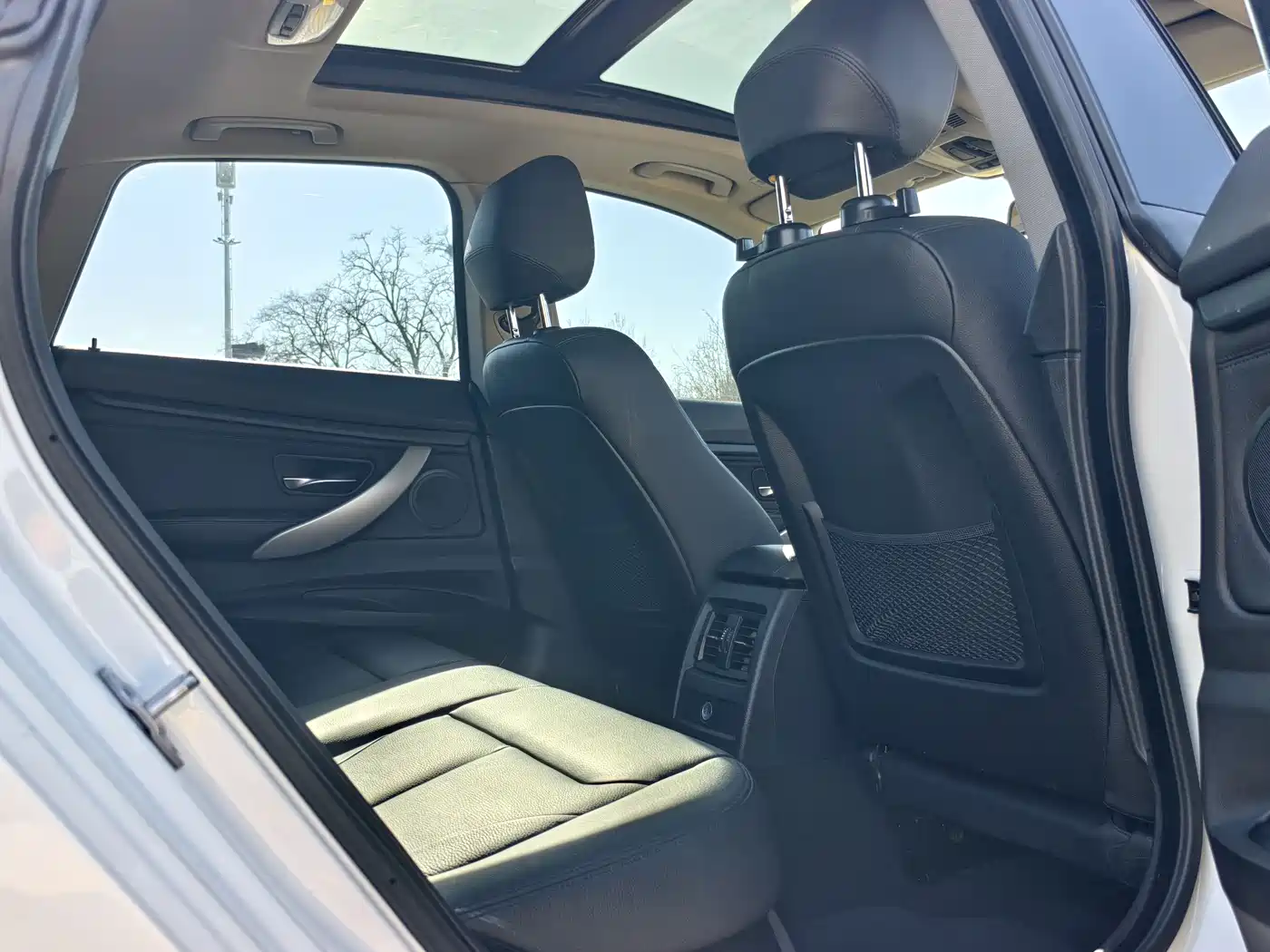 BMW 3 Series GT 2013 Model 320i Leading фото 13