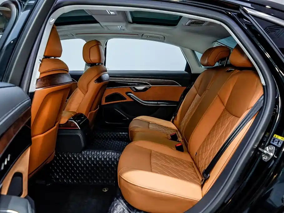 Фото 10 - Audi A8