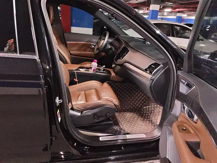 VOLVO XC90 PLUG IN HYBRID