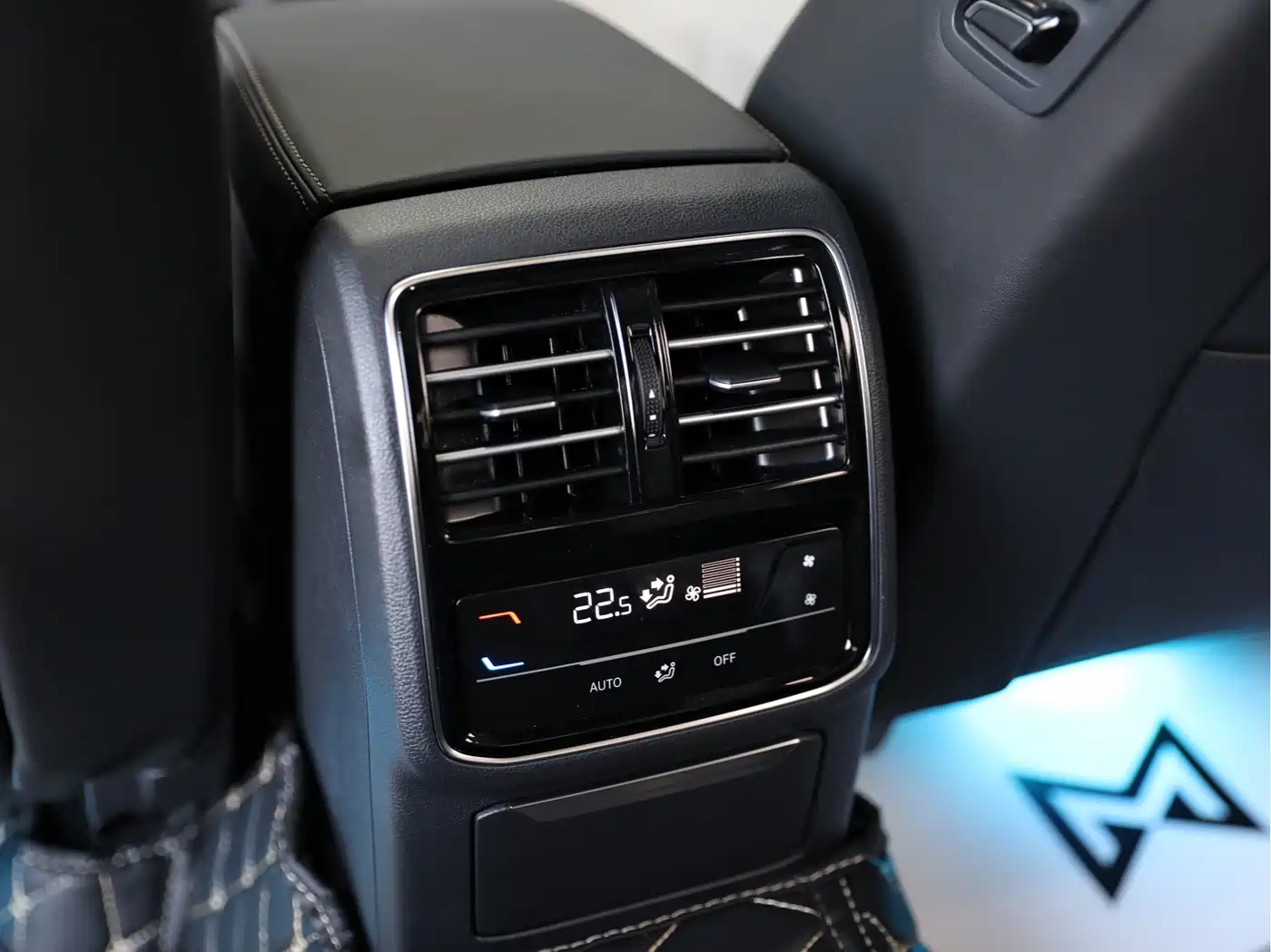 Volkswagen Magotan 2024 2 Million Units Public Sharing Edition 330TSI DSG Luxury фото 13