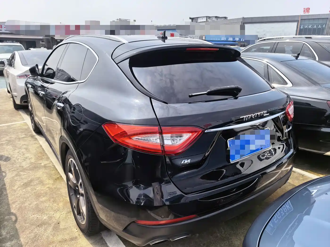 Photo 8 - Maserati Levante