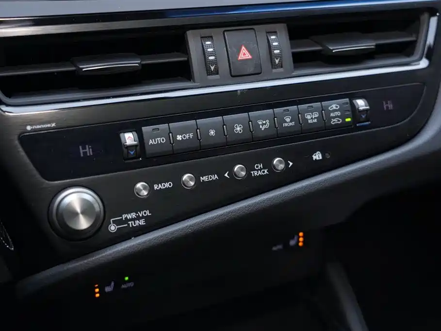 Lexus ES 2023 200 Excellence Edition фото 15
