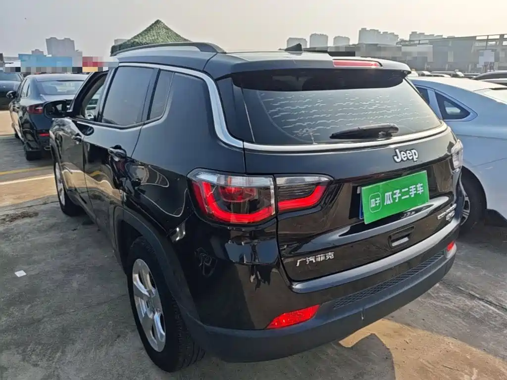 Фото 5 - Jeep Compass