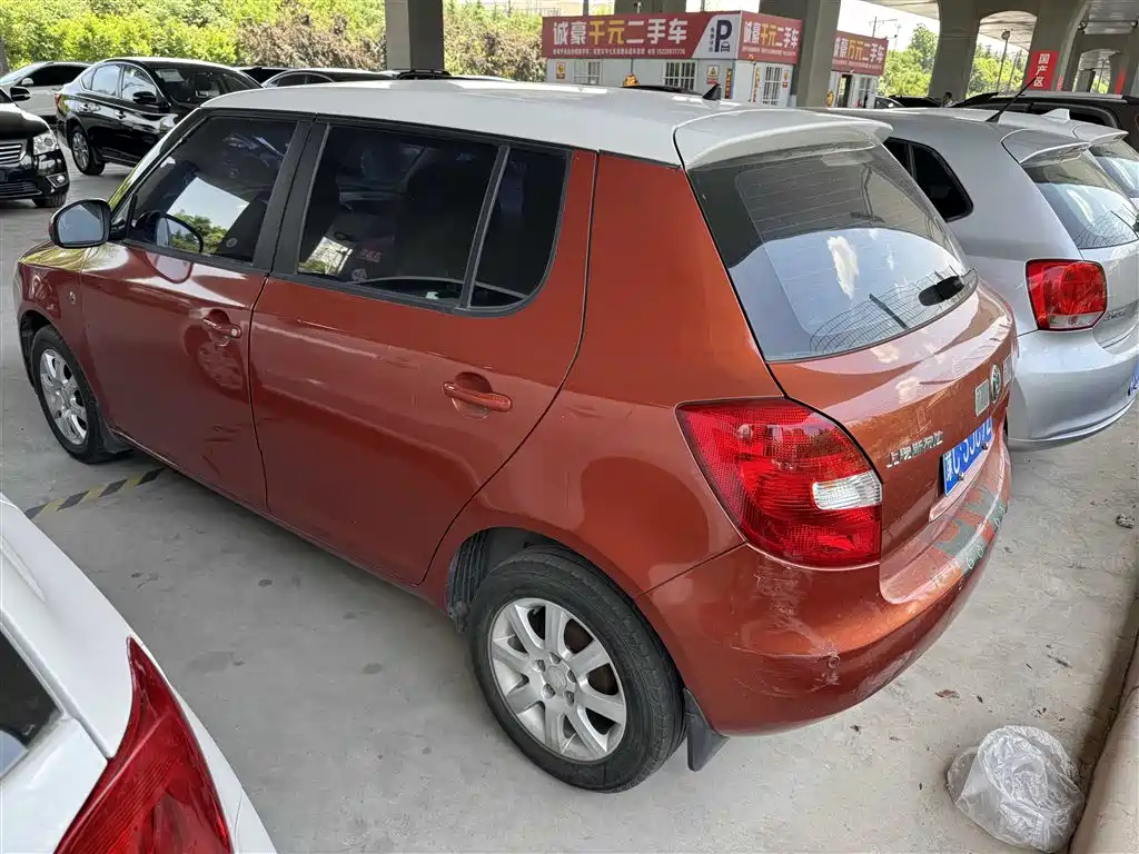 Škoda Fabia 2011 1.4L Automatic Crystal Elegance Edition фото 7