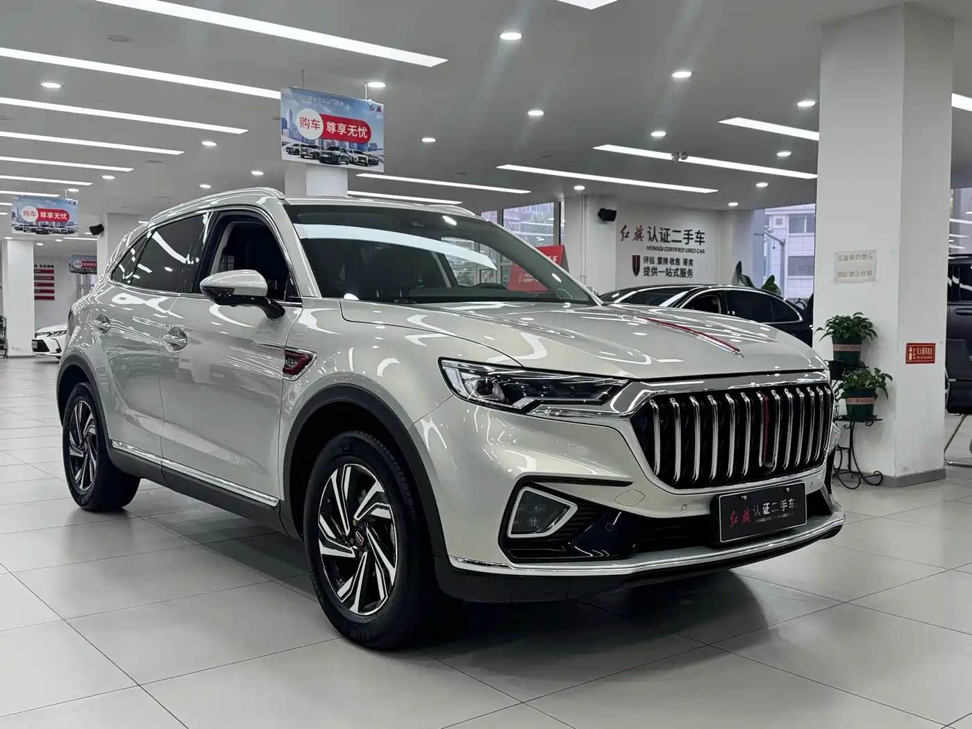 Hongqi HS5 2022 Facelift 2.0T Smart Flag Enjoyment Edition фото 3