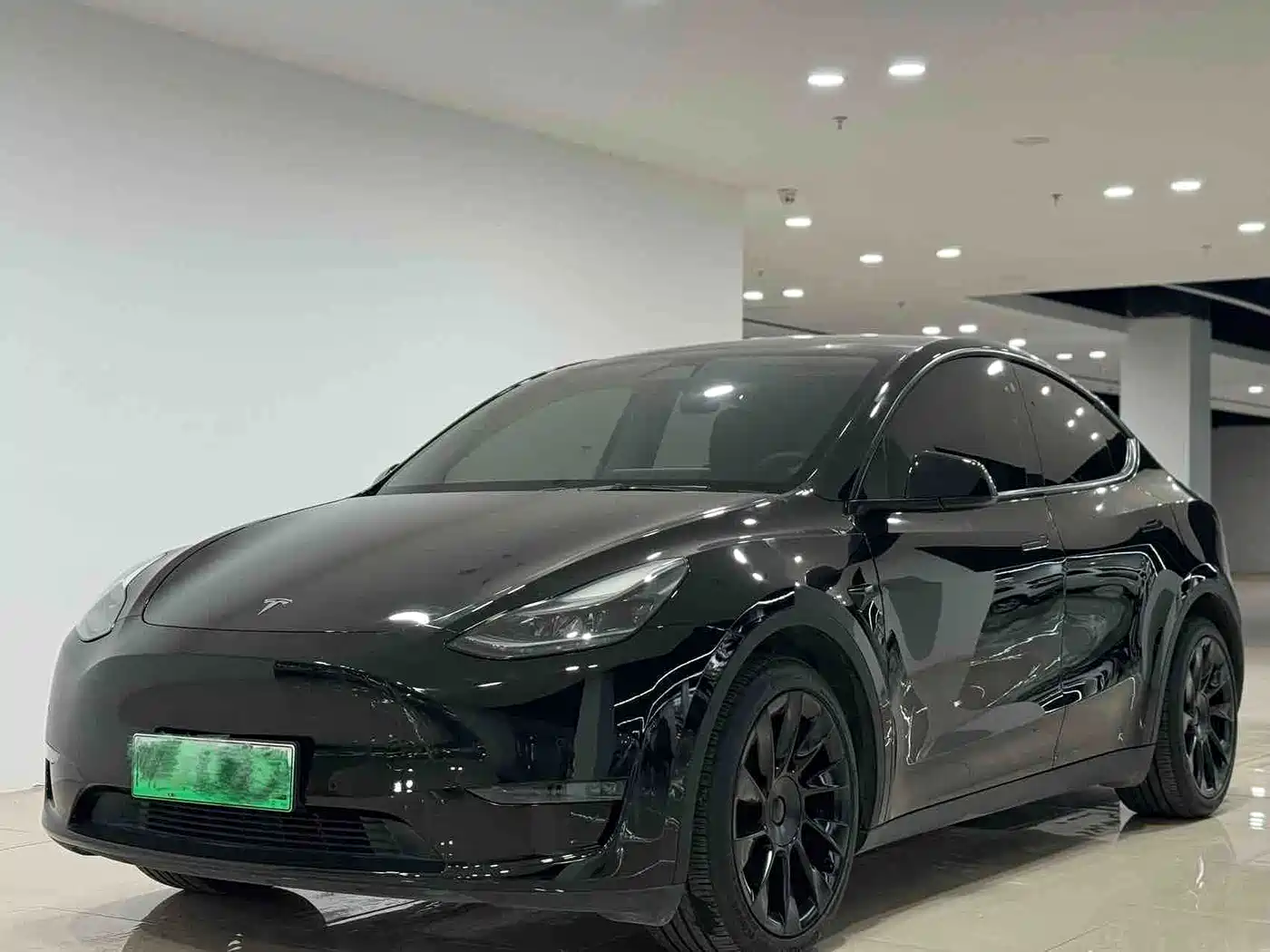 Фото 1 - Tesla Model Y