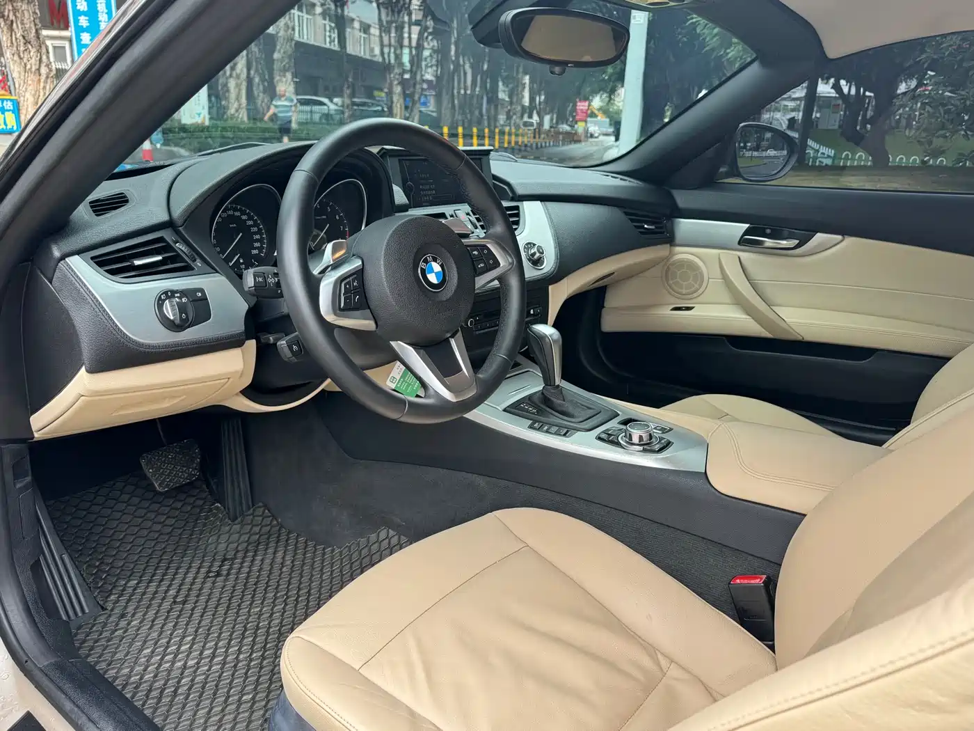 BMW Z4 2011 sDrive23i Flame Limited Edition фото 5
