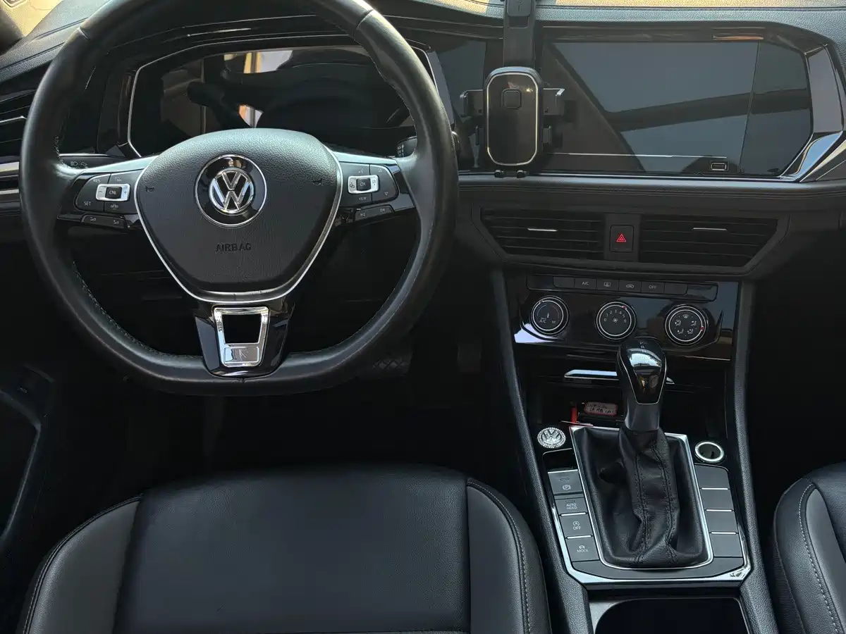صورة 7 - Volkswagen Sagitar