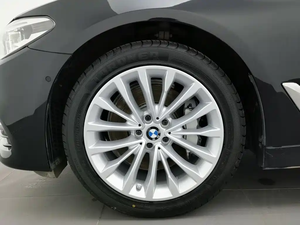 Photo 17 - BMW 5 Series