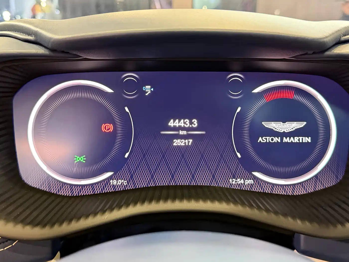Aston Martin DBX 2022 2022 3.0T STRAIGHT-SIX