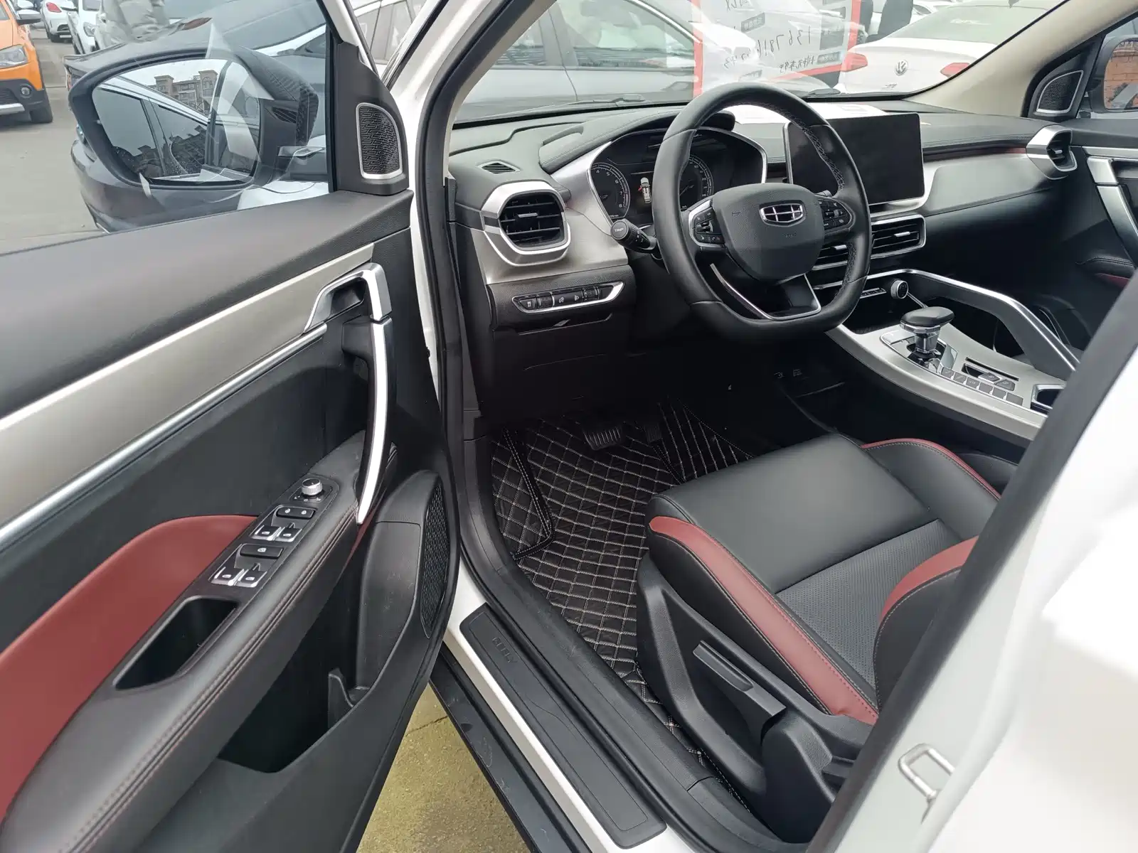 Фото 4 - Geely Coolray