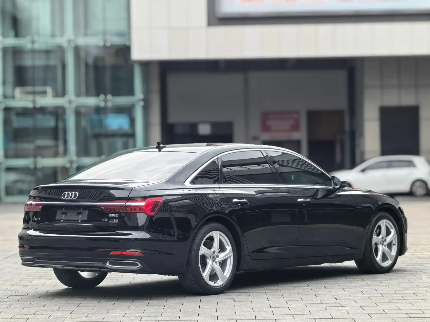 Фото 8 - Audi A6L