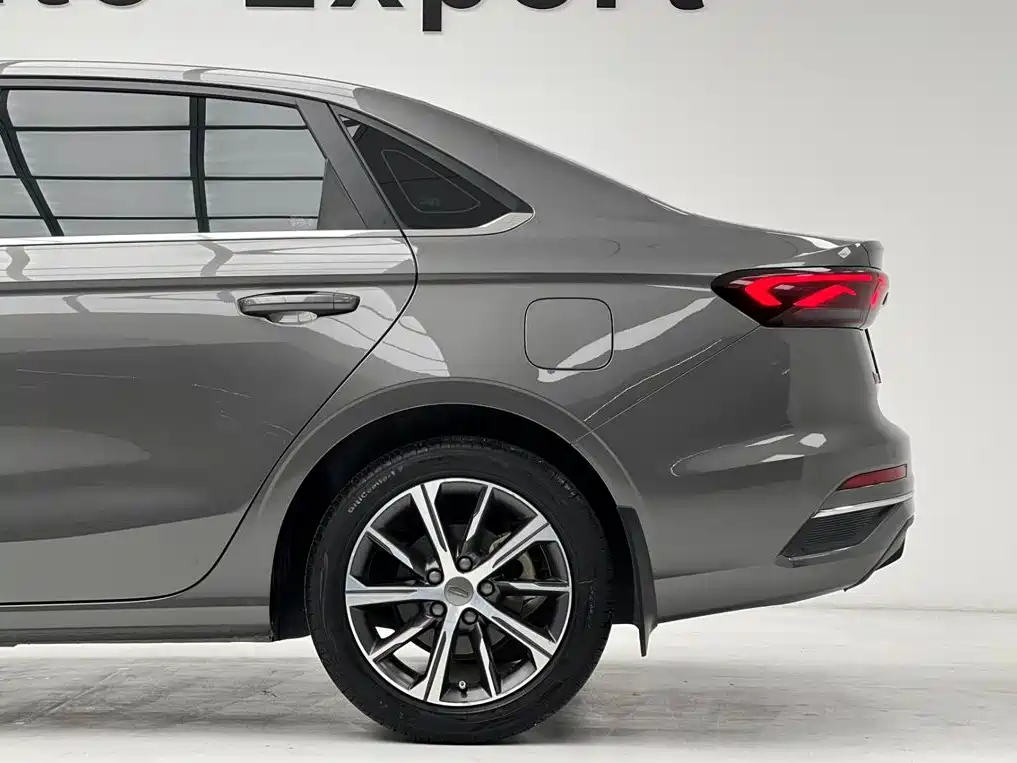 Фото 13 - Geely Emgrand